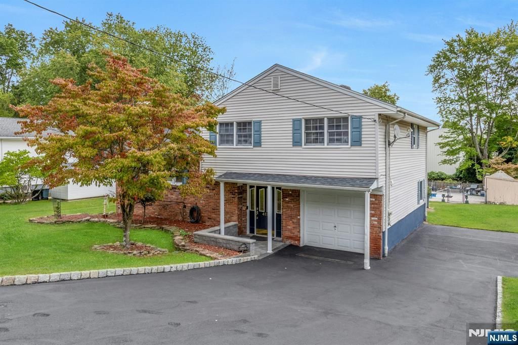 Photo of 415 Briarwood Lane, Northvale, NJ 07647 (MLS # 25034595)