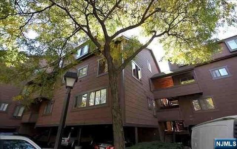 110 Sandpiper Key Secaucus NJ 07094
