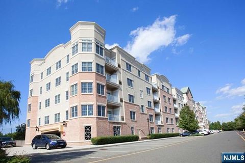 Photo of 1210 Windsor Park Ct #25, Englewood, NJ 07631 (MLS # 25042793)