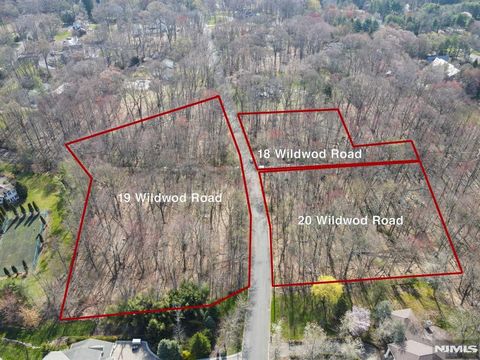 Photo of 19 Wildwood Road, Saddle River, NJ 07458 (MLS # 26007944)