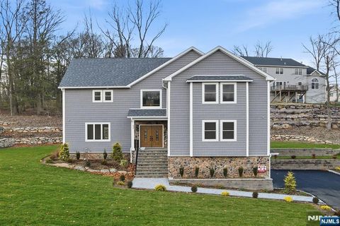 Photo of 33 Eagles Nest Terrace, West Milford, NJ 07480 (MLS # 25041334)