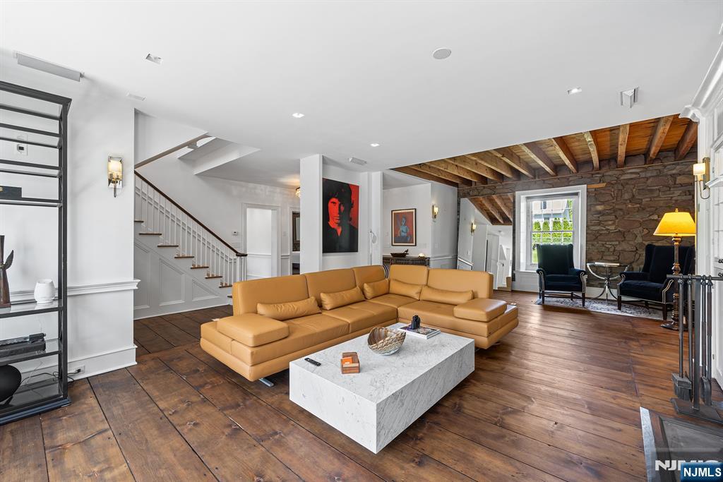868 Goffle Road
