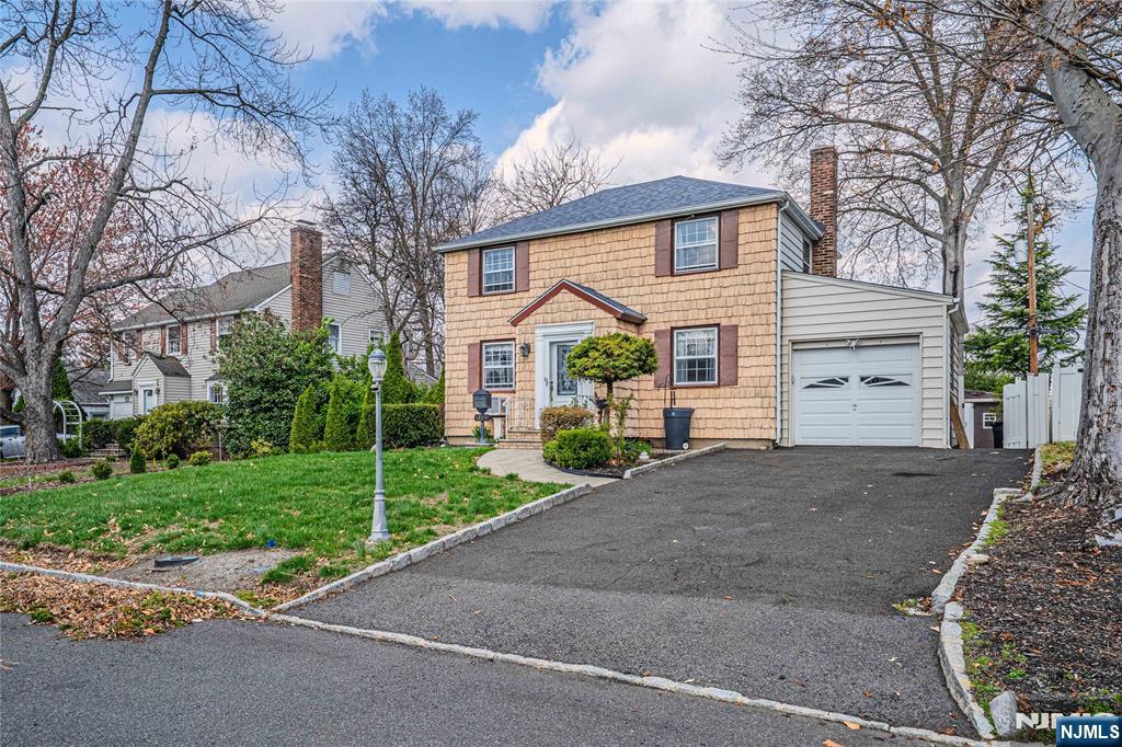 Property for Sale at 1869 Cider Mill Road, Union, New Jersey - Bedrooms: 3 
Bathrooms: 2 
Rooms: 10  - $595,000