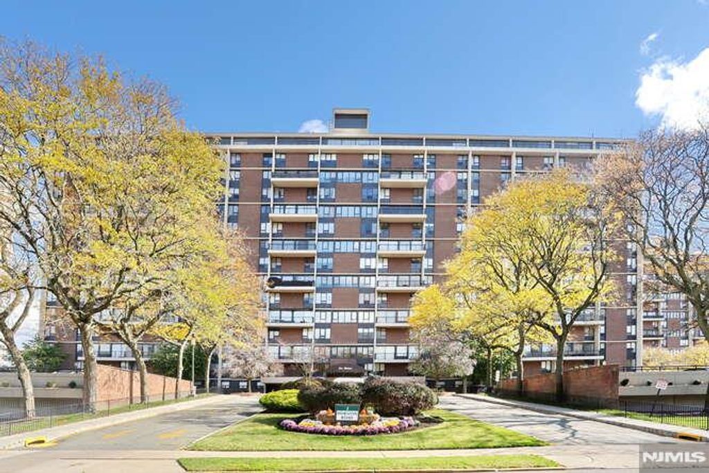 Photo of 2 Horizon Road #404, Fort Lee, NJ 07024 (MLS # 25038534)