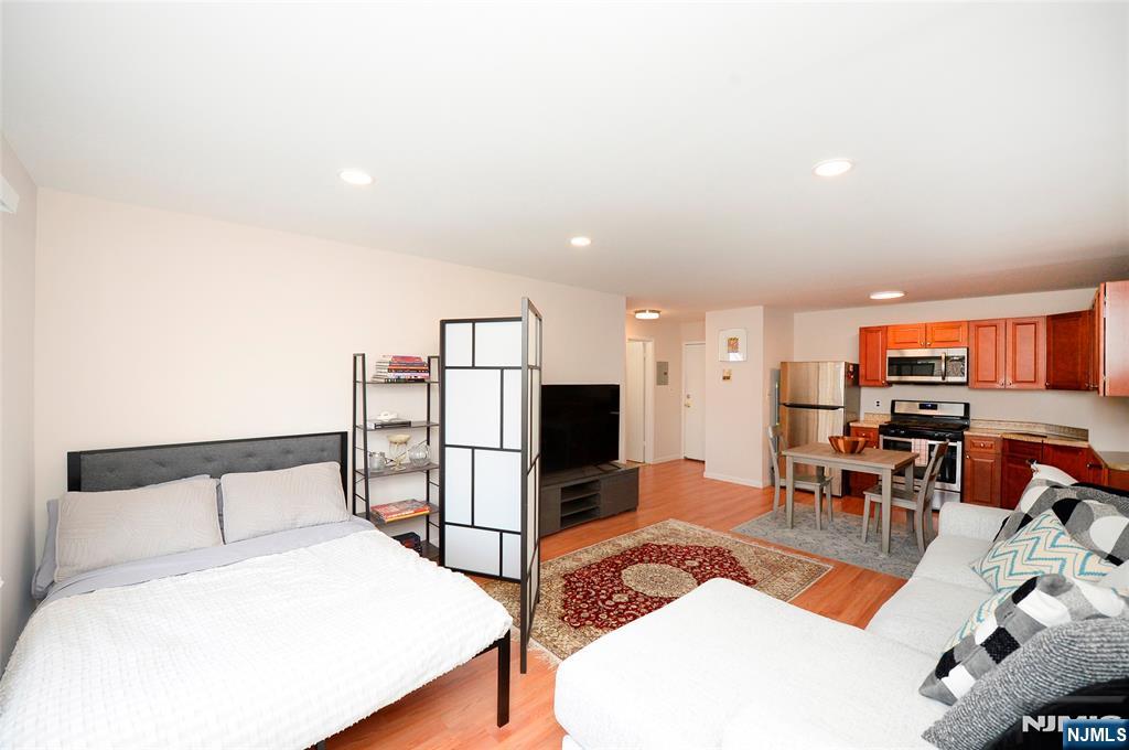 25 Market Street 2B