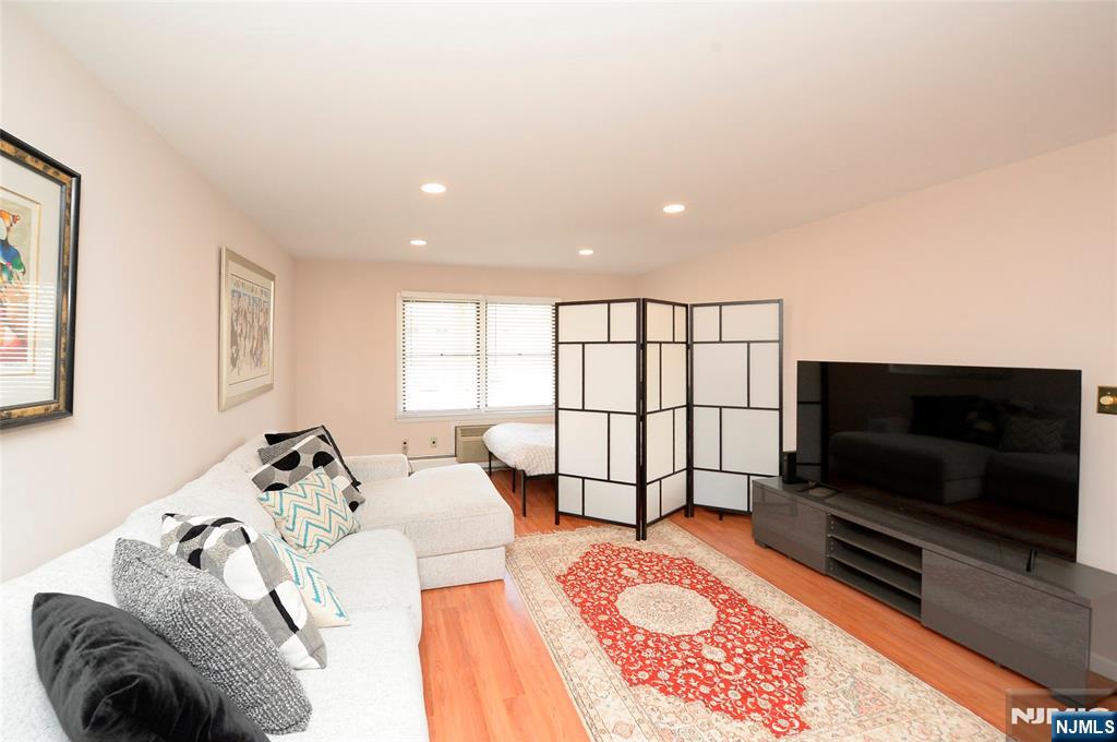 25 Market Street 2B