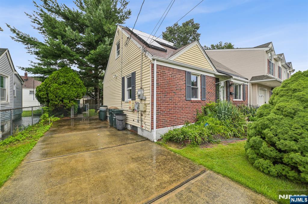 85 Godwin Avenue