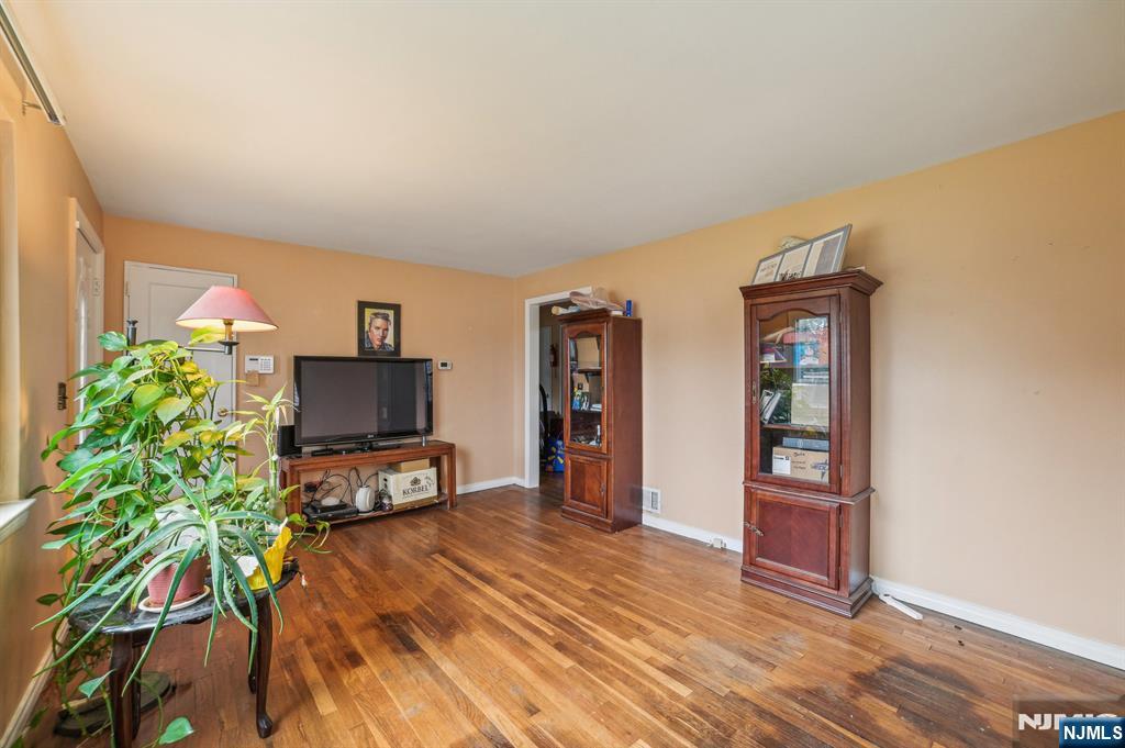 85 Godwin Avenue