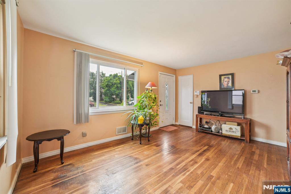 85 Godwin Avenue