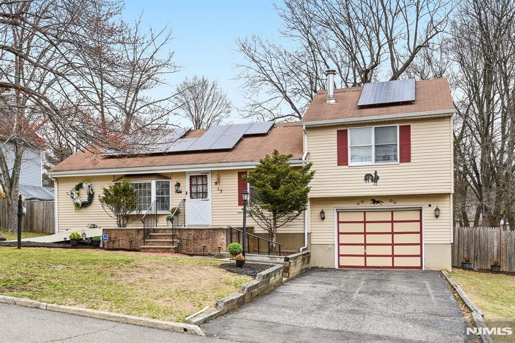 Photo of 15 Colgate Road, Oakland, NJ 07436 (MLS # 26009362)