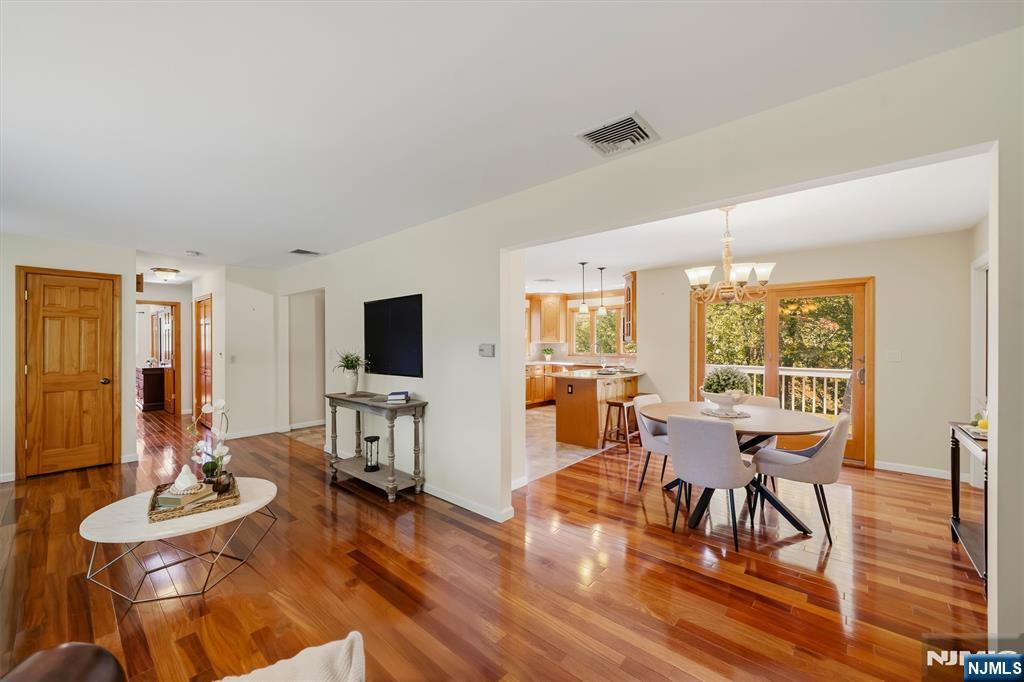 73 W Cedar Place