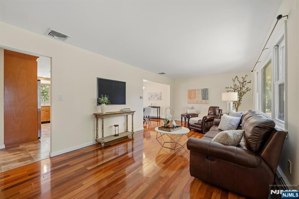 73 W Cedar Place
