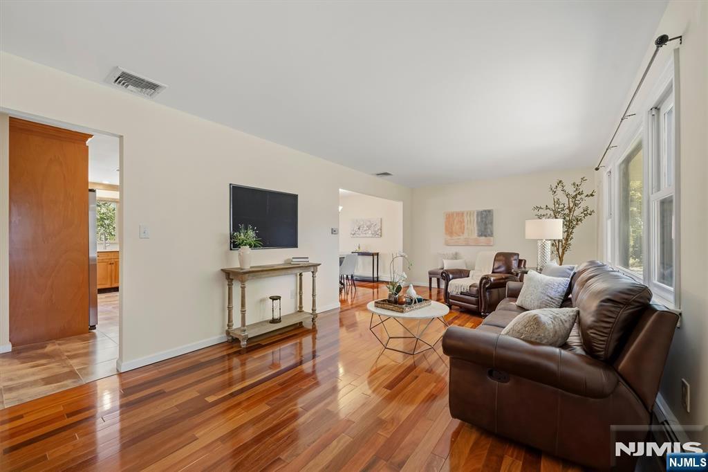 73 W Cedar Place