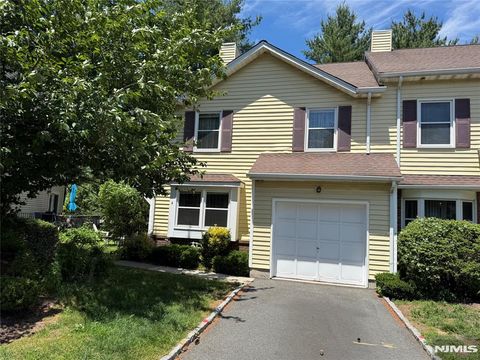 Photo of 6 Chris Court #6, Fair Lawn, NJ 07410 (MLS # 26021396)