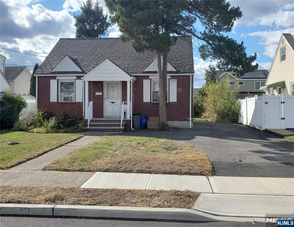 Photo of 595 Elm Avenue, Saddle Brook, NJ 07663 (MLS # 25038158)