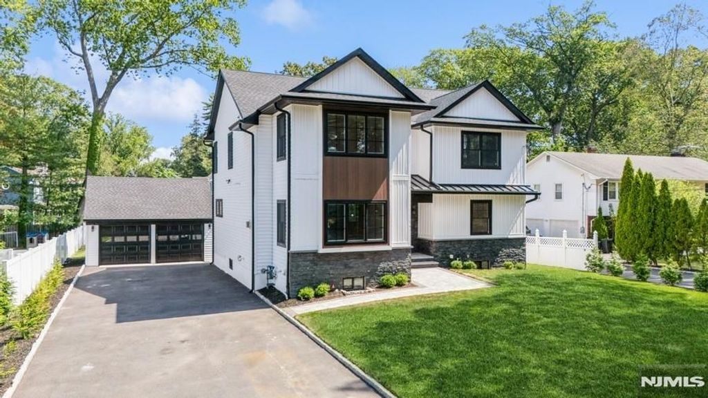 Photo of 890 Oradell Avenue, Oradell, NJ 07649 (MLS # 25026472)
