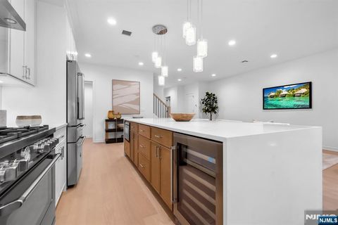 Photo of 11 Fey Place, Oradell, NJ 07649 (MLS # 26015694)