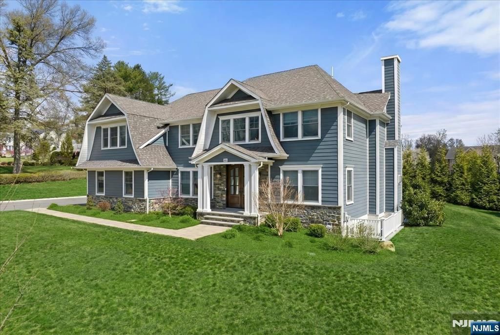 Photo of 20 Ravine Avenue, Wyckoff, NJ 07481 (MLS # 26011031)