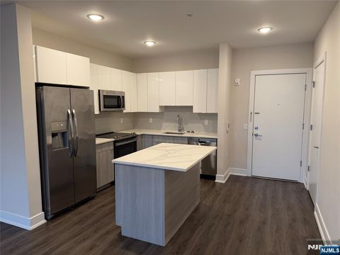 Photo of 470 Main St #618, Fort Lee, NJ 07024 (MLS # 25041927)