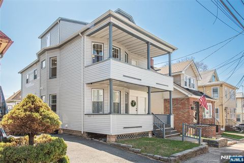 Photo of 39 Beekman St, Bloomfield, NJ 07003 (MLS # 26013210)