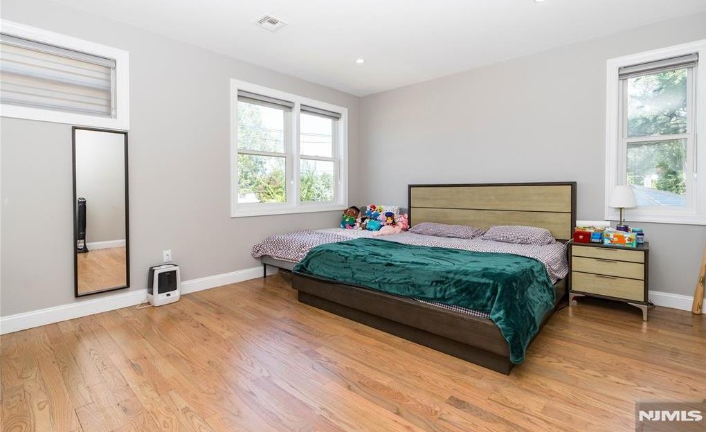 Rochelle Park, New Jersey 07662, United States, 4 Bedrooms Bedrooms, ,3 BathroomsBathrooms,Residential,Active,257437