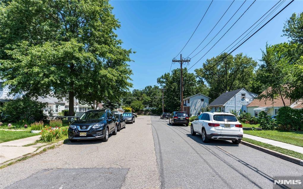 Rochelle Park, New Jersey 07662, United States, 4 Bedrooms Bedrooms, ,3 BathroomsBathrooms,Residential,Active,257437