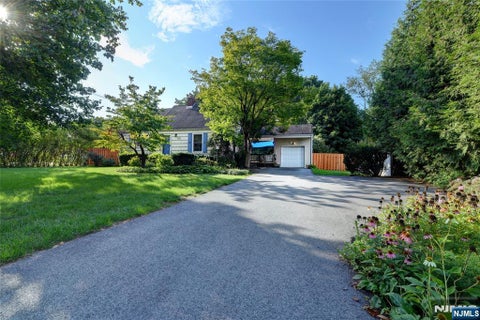 Photo of 39 Sunset RD, Pequannock Township, NJ 07444 (MLS # 26034636)