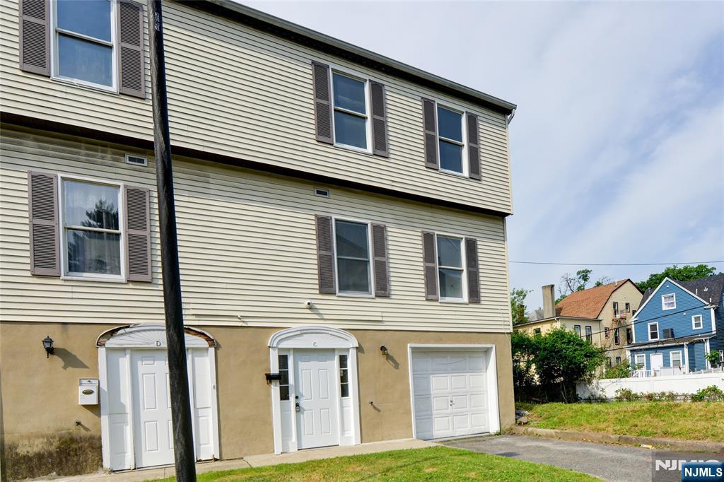 145 Arlington Avenue C, East Orange, New Jersey - 3 Bedrooms  
3 Bathrooms - 