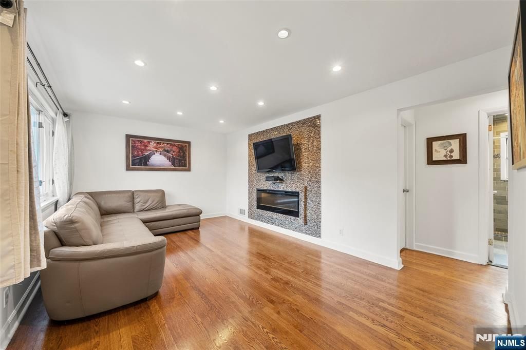 Photo of 636 Elm Avenue, Ridgefield, NJ 07657 (MLS # 25040131)