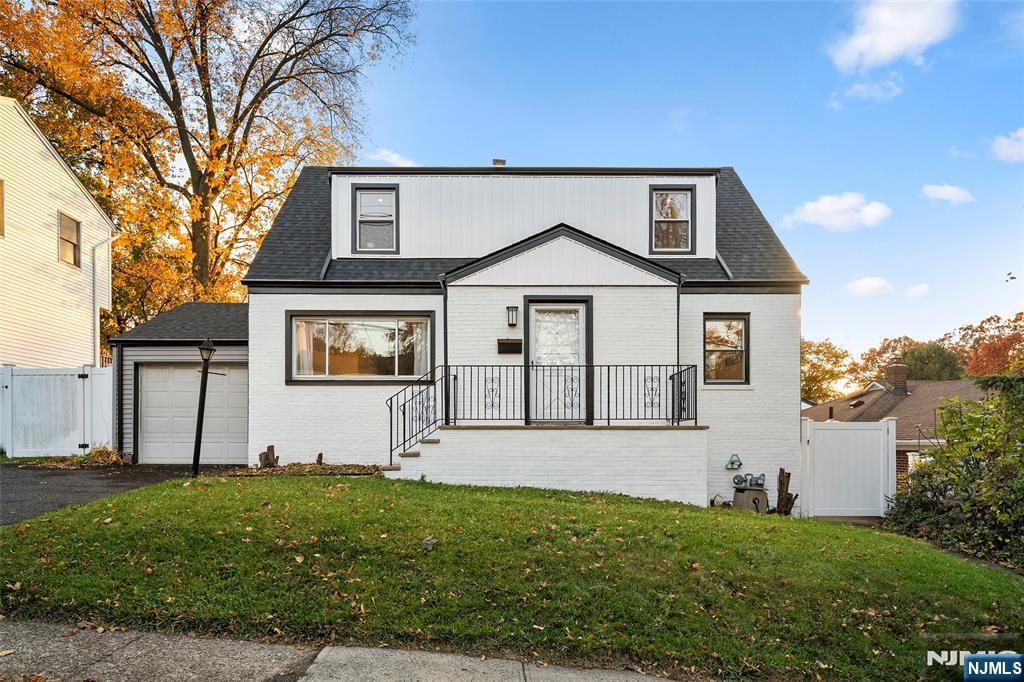 Photo of 636 Elm Avenue, Ridgefield, NJ 07657 (MLS # 25040131)