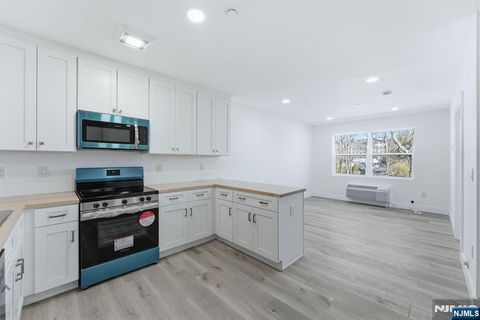 Photo of 95 Shepherds Ln #B307, Totowa, NJ 07512 (MLS # 26010828)