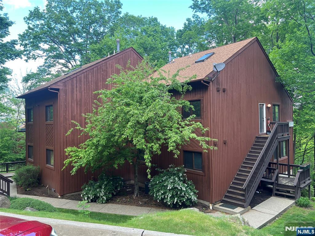 Rental Property at 3 Purgatory Ct 1, Vernon, New Jersey - Bedrooms: 3 
Bathrooms: 2 
Rooms: 6  - $2,550 MO.