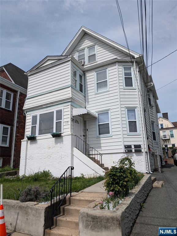 Rental Property at 35 Morgan Pl 3, North Arlington, New Jersey - Bedrooms: 1 
Bathrooms: 1 
Rooms: 3  - $1,650 MO.