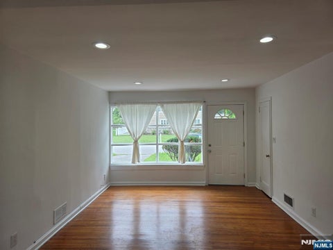 Photo of 132 Heatherhill, Cresskill, NJ 07626 (MLS # 26032966)