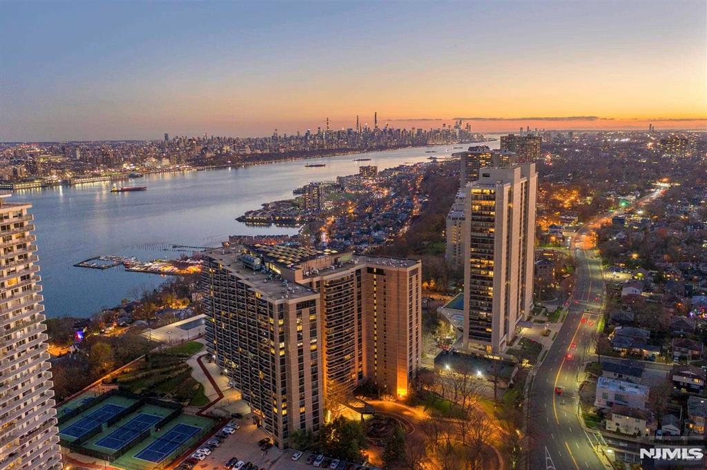 1512 Palisade Avenue 14R