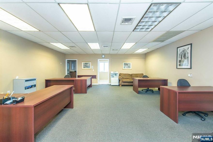 Please don't miss this 2nd floor retail space or office space in busy shopping center in the heart of Fairfield. Current layout includes separate office, storage room, private bath and large open showroom/workspace. Plenty of light. This busy strip mall includes a Manhattan Bagel, Chinese take-out, salon, spa, dry cleaners and boutiques. Don't miss this opportunity.