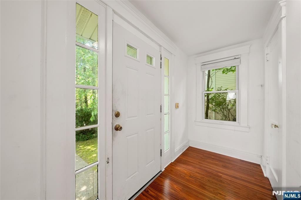 Photo of 450 Fort Lee Road, Leonia, NJ 07605 (MLS # 25019516)