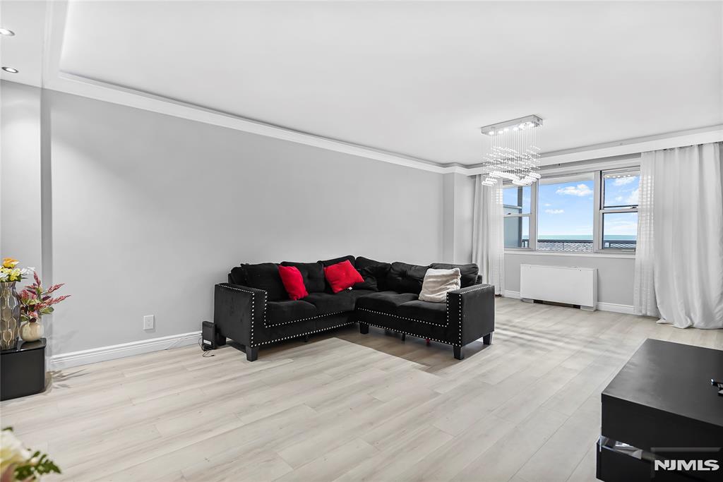 6600 Boulevard East 22J