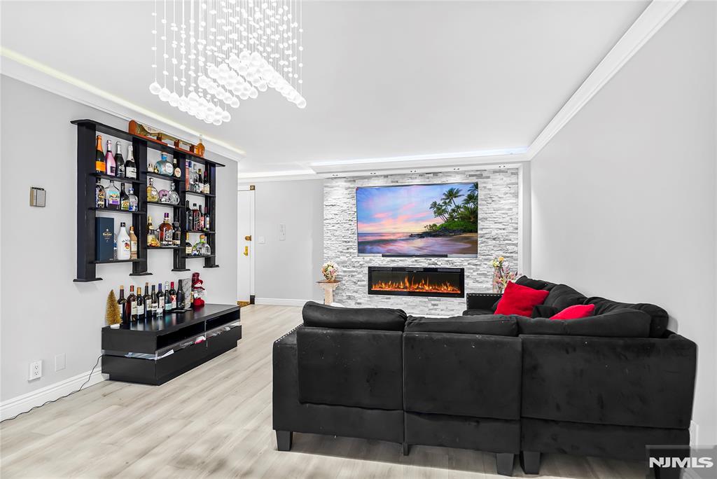 6600 Boulevard East 22J