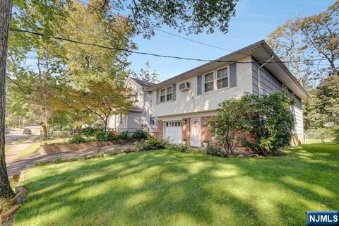 Photo of 73 Columbus Dr, Tenafly, NJ 07670 (MLS # 26010449)
