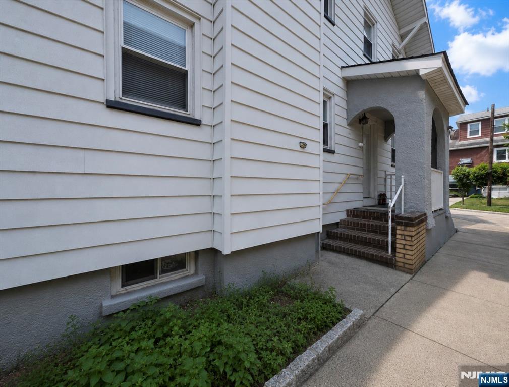 578 Hillside Street 2ND FLOOR