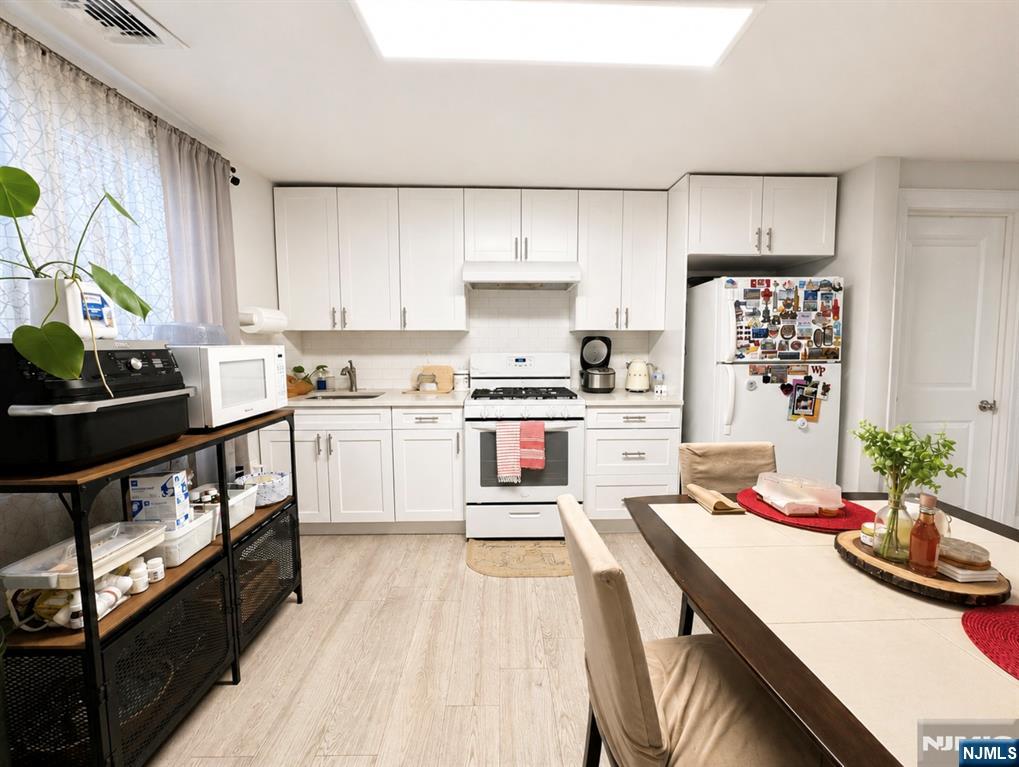578 Hillside Street 2ND FLOOR