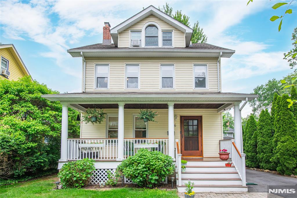 6 Garfield Place, Montclair, New Jersey - 4 Bedrooms  
4.5 Bathrooms  
8 Rooms - 
