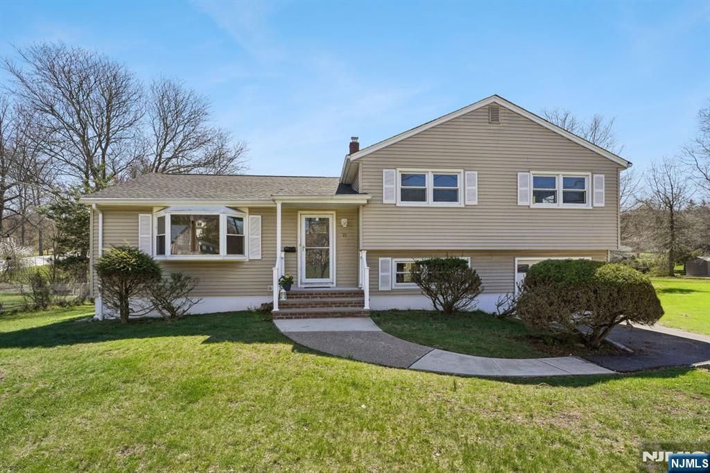 Photo of 71 Ridge Road, Cedar Grove, NJ 07009 (MLS # 26011170)