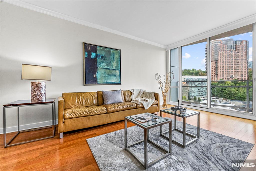 1017 Hudson Park