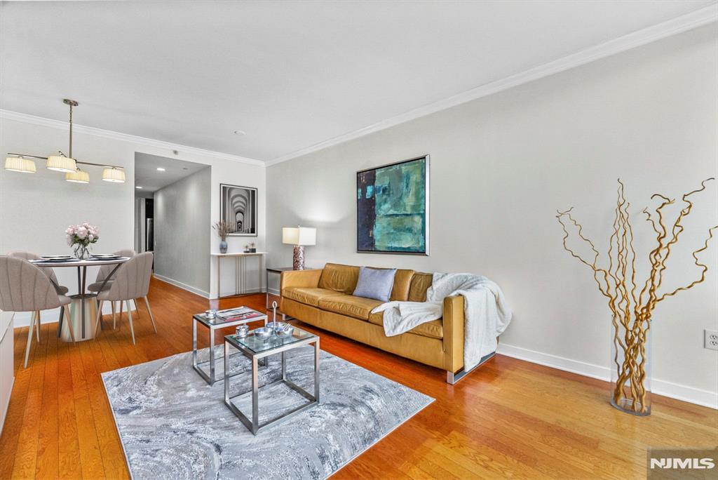 1017 Hudson Park