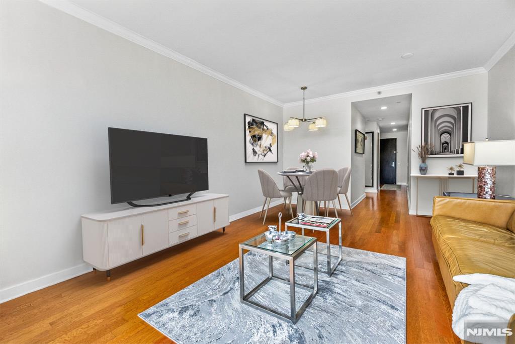 1017 Hudson Park