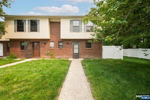 Photo of 25 Driscoll Court, North Brunswick, NJ 08902 (MLS # 26026100)