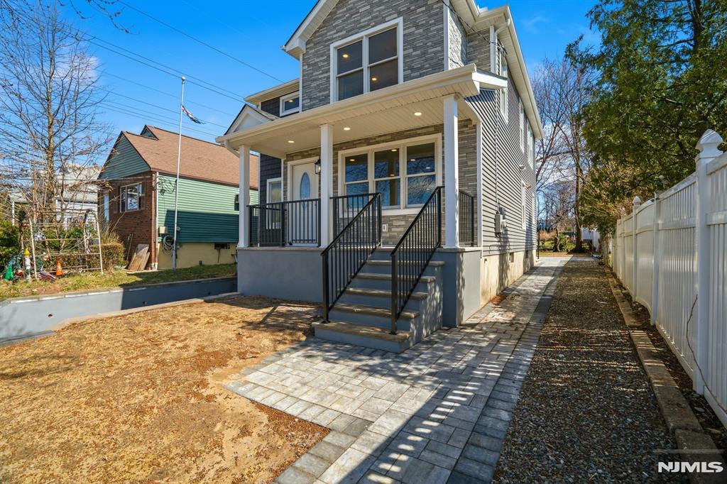 402 Riverview Avenue