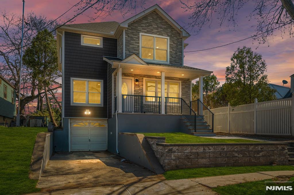 402 Riverview Avenue